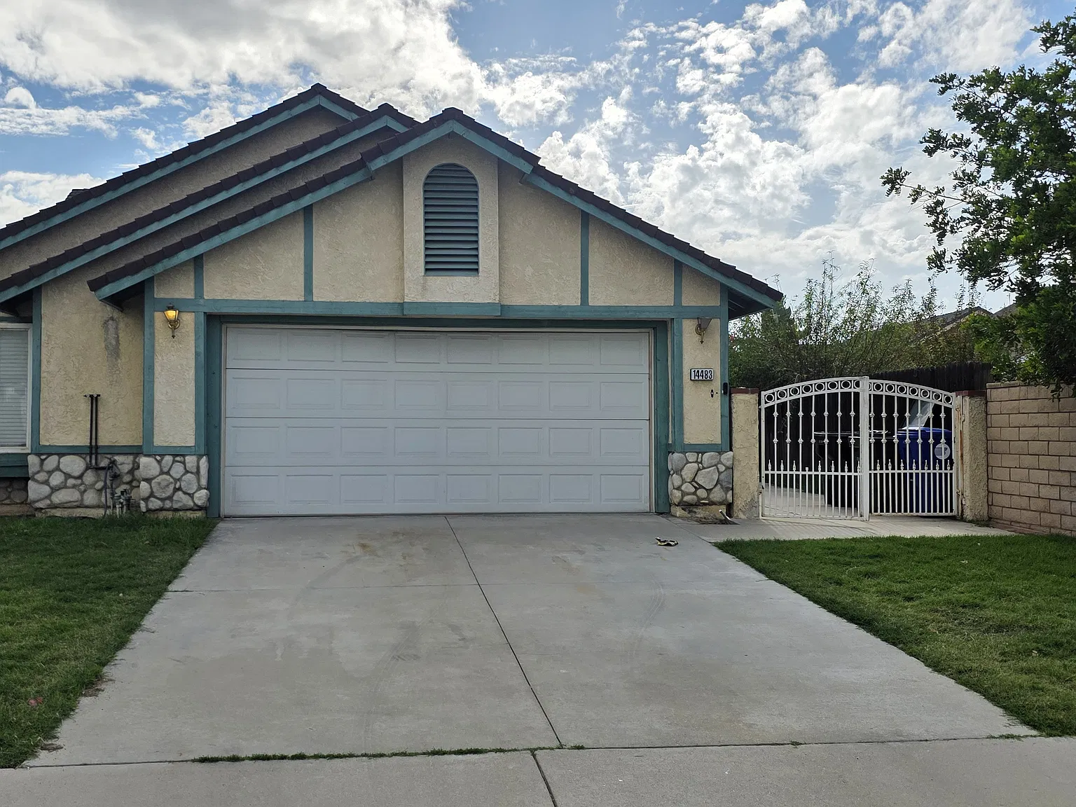 3 bed, 1044 sqft, $3,100 — Photo 1