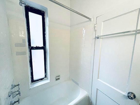 5th image of 161 E 96th St APT 4C