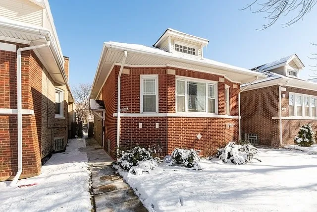 9409 S Racine Ave photo 1