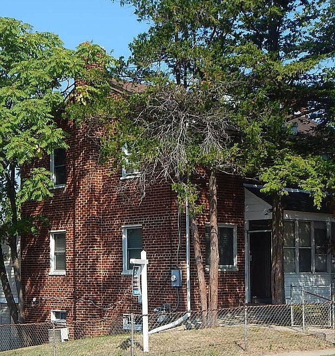 2nd image of 377 Chaplin St SE