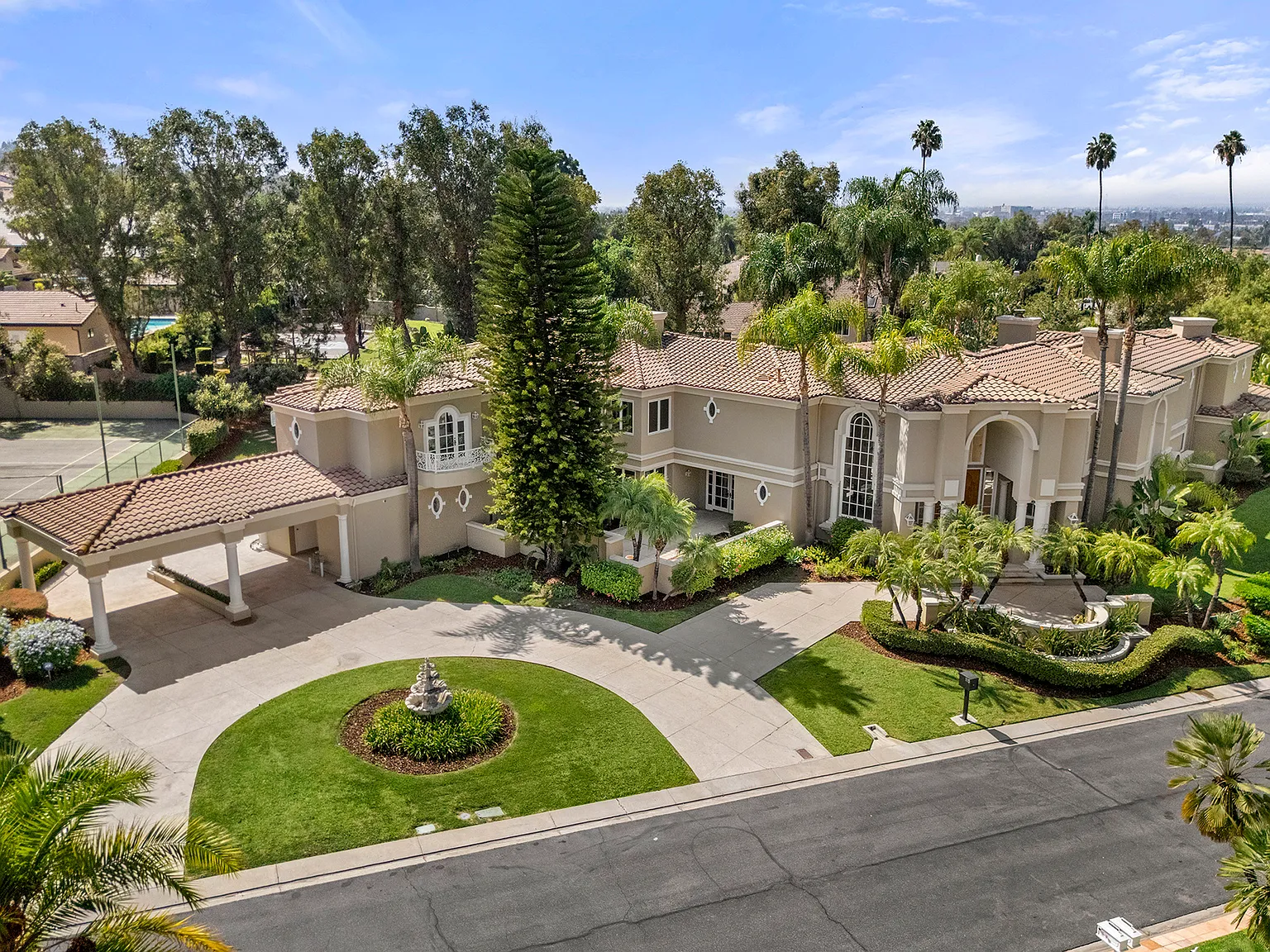 6 bed, 7.5 bath, 7793 sqft, $17,000 — Photo 1