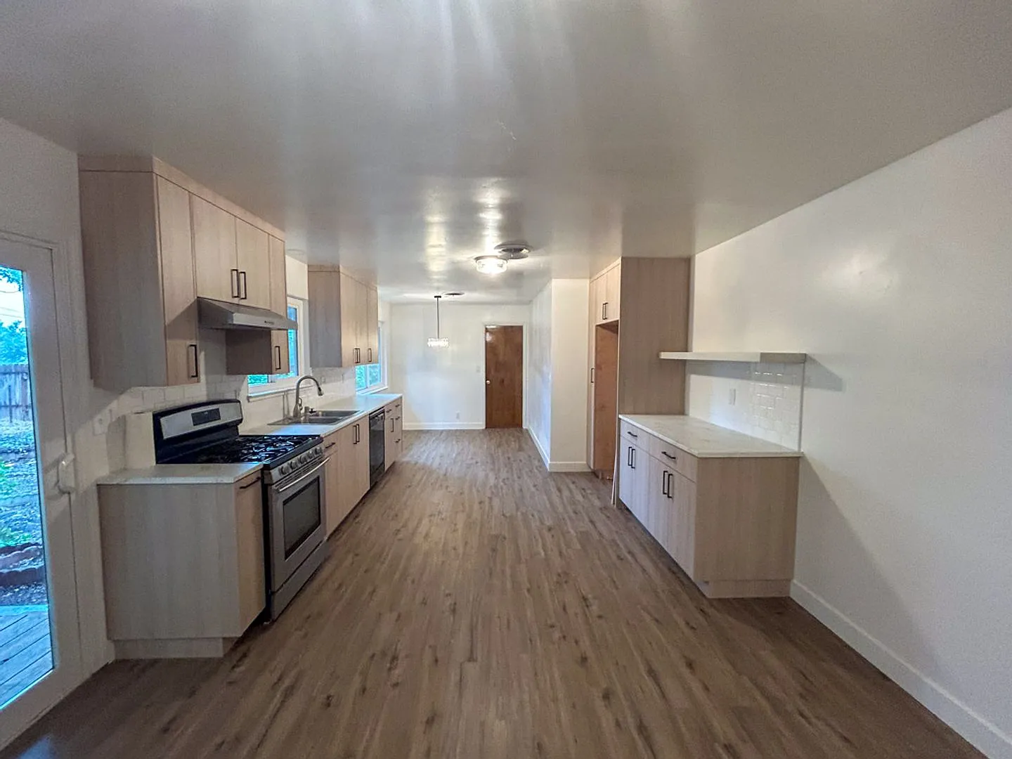 Large Backyard Well Kept 3 Bed 2 Bath Home! — Photo 2
