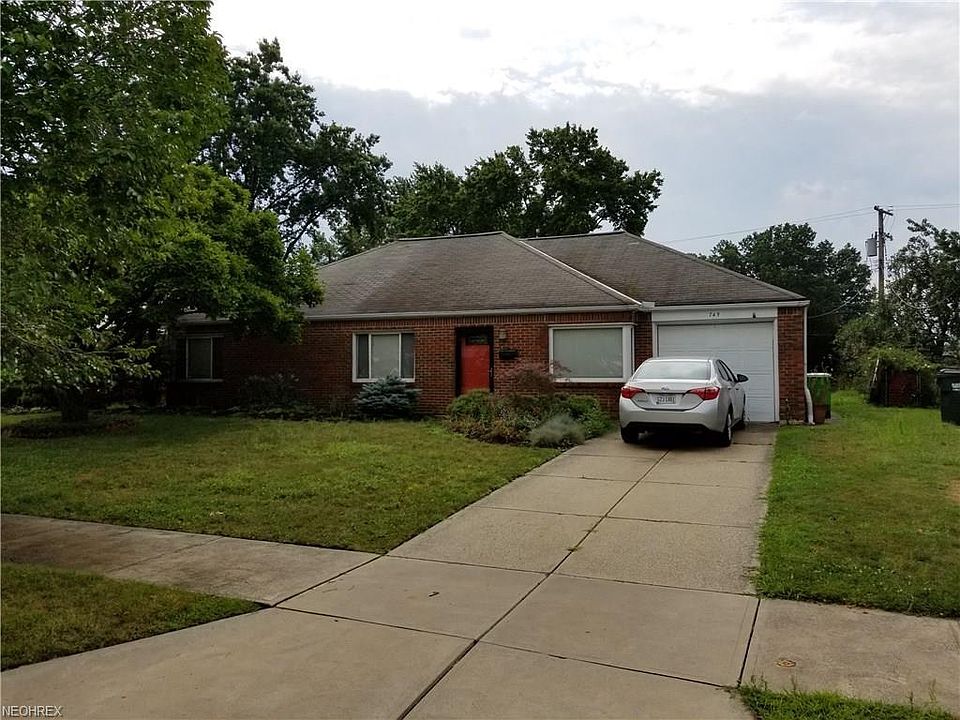 1st image of 745 Hemlock Dr
