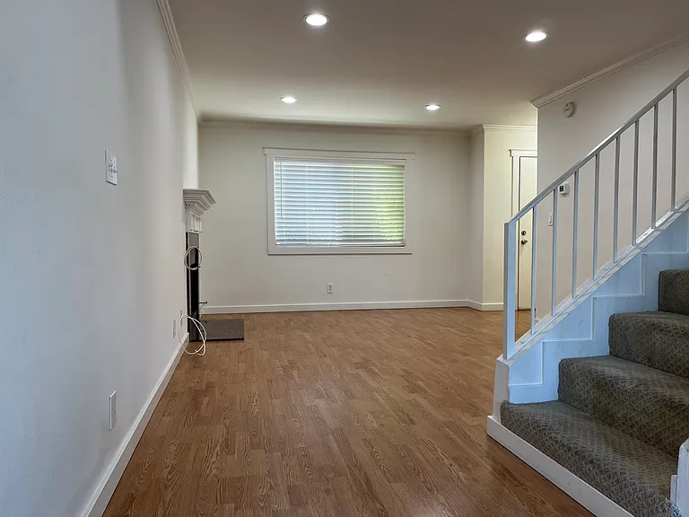 422 N Marengo Ave #3 — Photo 4
