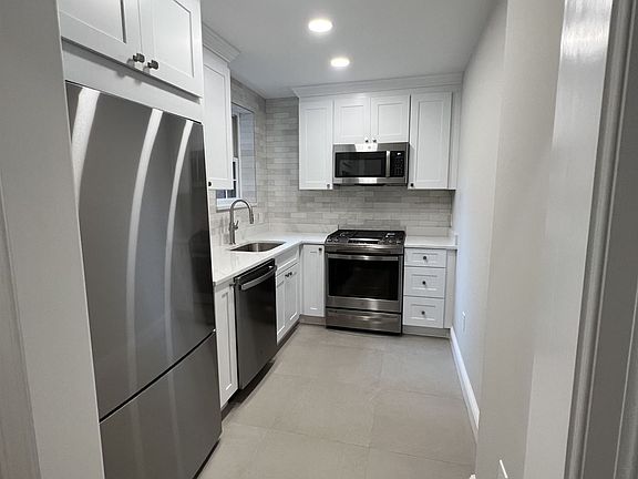 landlord_unit_photo_69722287_3