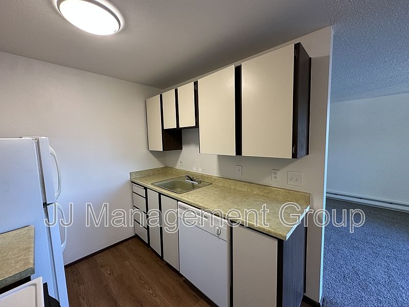 1st image of 1622 W 7th Ave #208