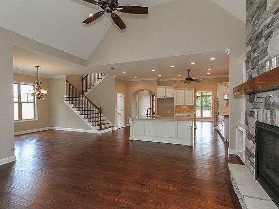 4th image of 619 Karch Dr