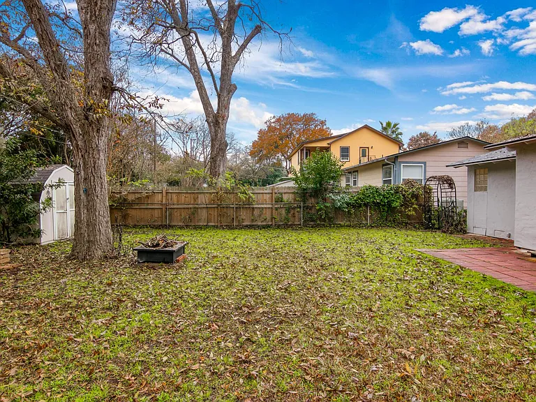 446 Irvington Dr — Photo 19