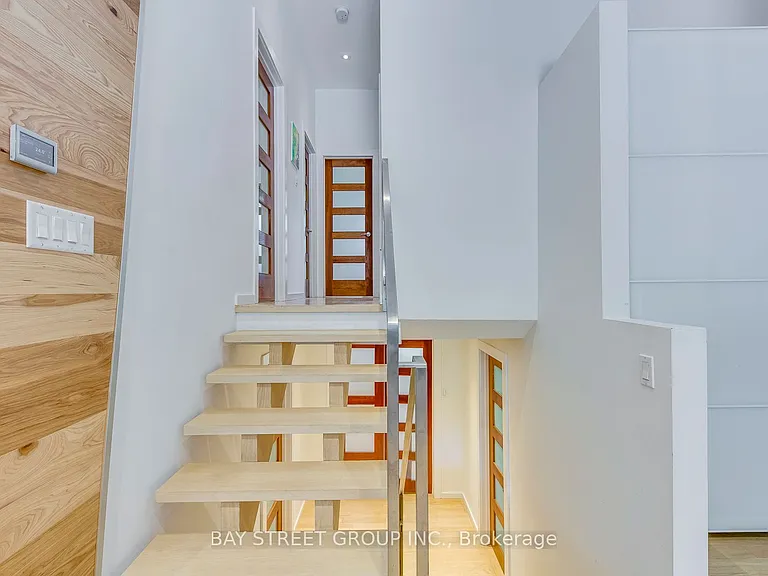 1238 Landfair Cres — Photo 20