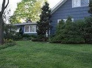 1 Willow Dr, Edison, NJ