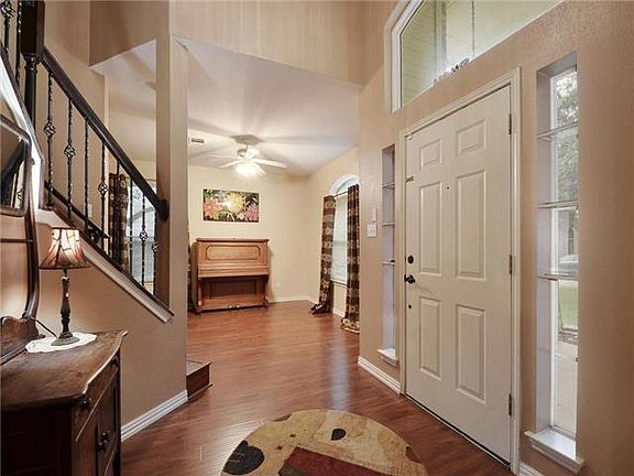 2nd image of 2107 Lobelia Dr