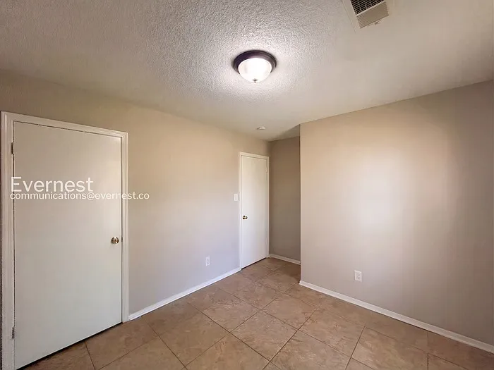 6585 Fairwood Cv — Photo 13