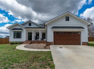 1038 Billy Reynolds Rd, Yadkinville, NC 27055