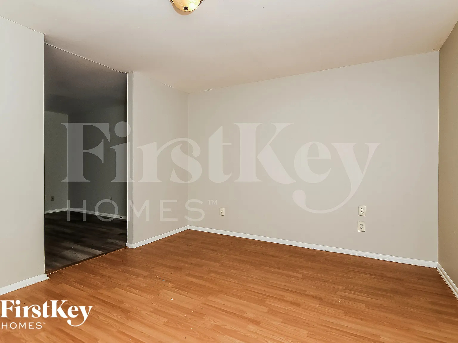 3 bed, 1.0 bath, 900 sqft, $1,520 — Photo 3