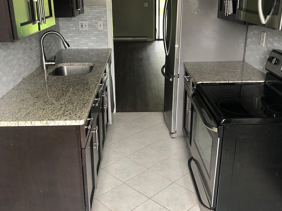 Kitchen - stainless appliances