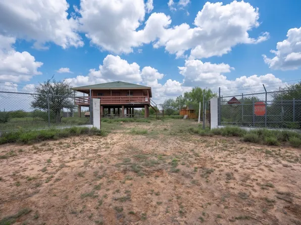 1061 Salsi Puedes Rd, Laredo, TX 78041