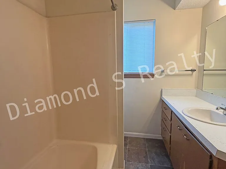 2545 S South Pl #B — Photo 10