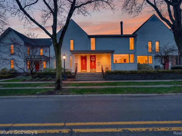 372 W Brown St, Birmingham, MI 48009