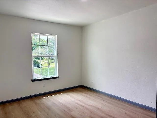 317 San Jacinto St — Photo 8