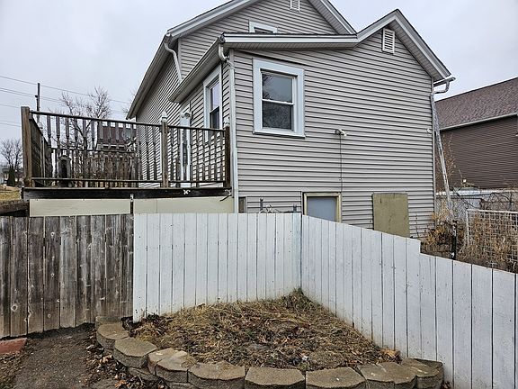 2nd image of 727 W 11th St