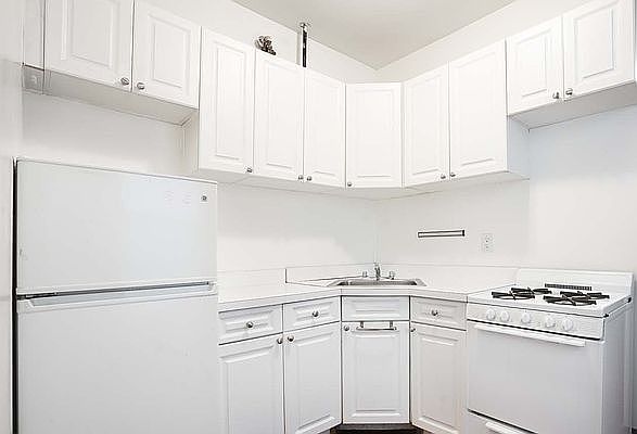 2nd image of 224 E 122nd St APT 3A