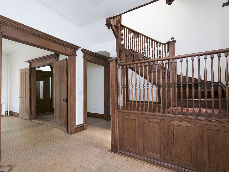 1st image of 207 W 138th St #1