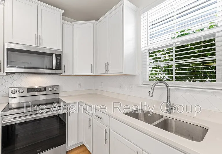 404 Avery Glenn Way — Photo 18