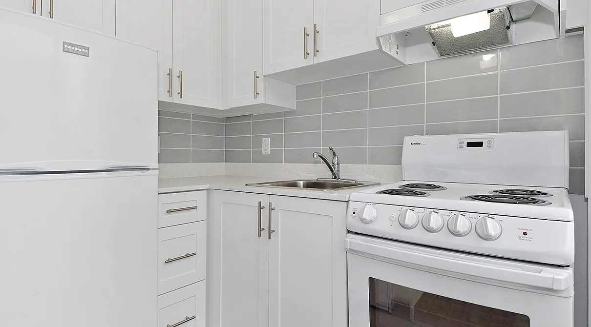 Pacific Beach Apartments — Photo 2