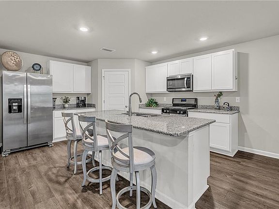 3rd image of 8072 Irwin Loop