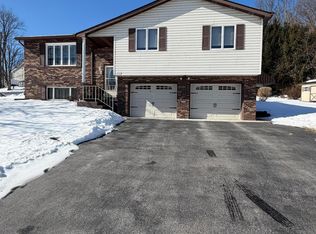 1652 Saint Francis Ln, Altoona, PA 16602