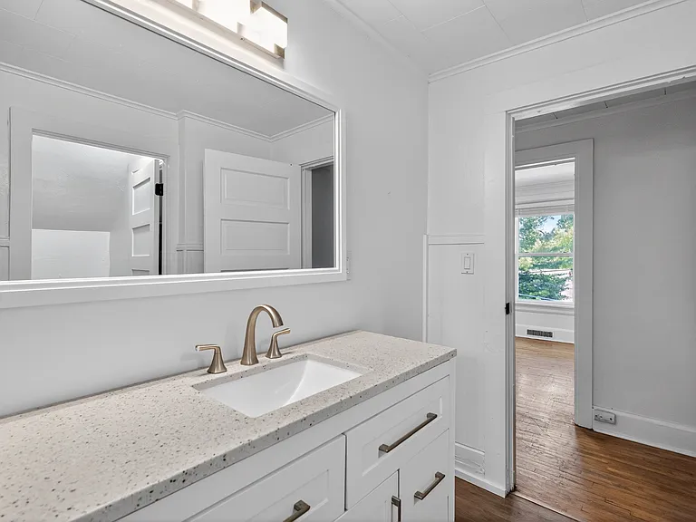 408 E Geneva St — Photo 20