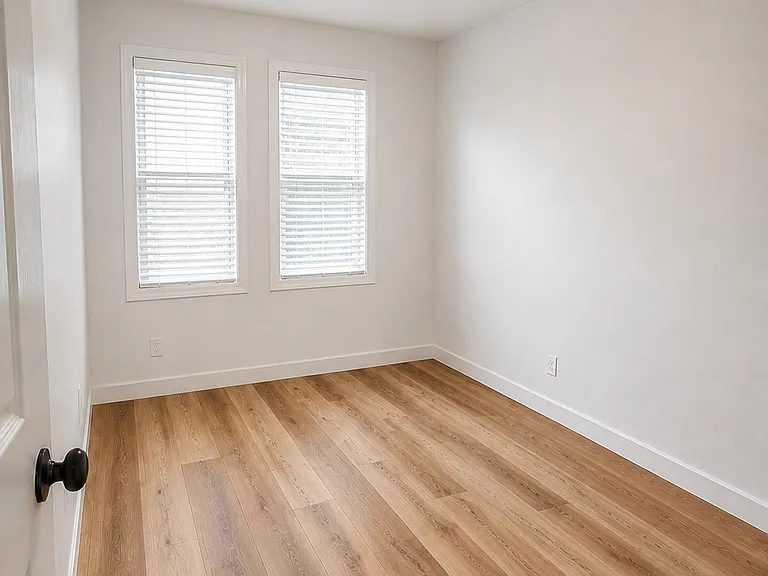 1040 Bergen St #B — Photo 3