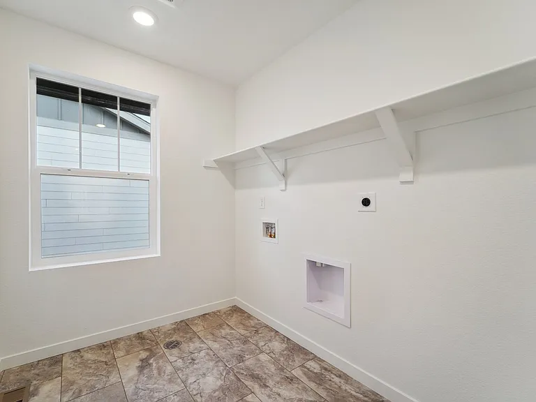 5556 Mare Ln — Photo 17