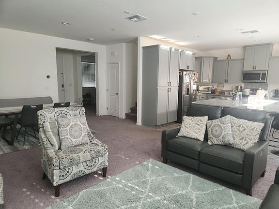 3rd image of 706 Iris Dr