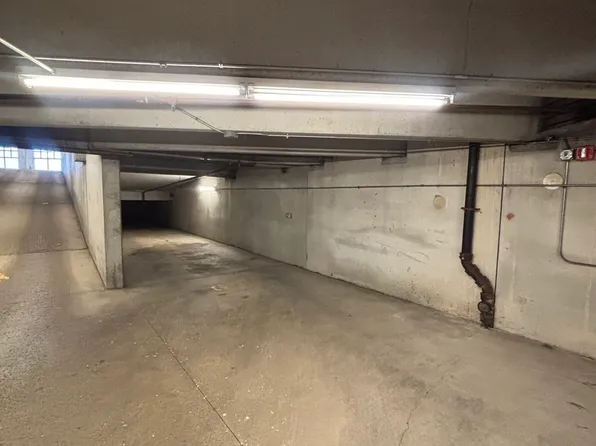 510 W Erie Street #G-16, Chicago, IL 60654