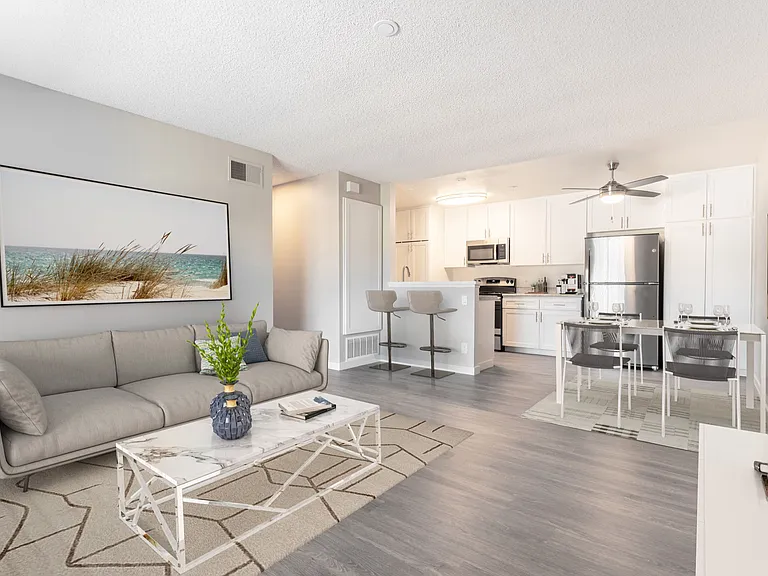 Pacific Pointe Apartments — Photo 5