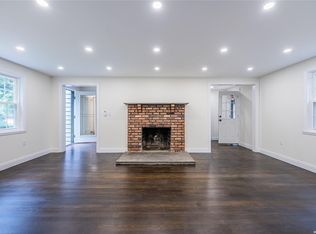 789 Meadow Rd, Smithtown, NY 11787