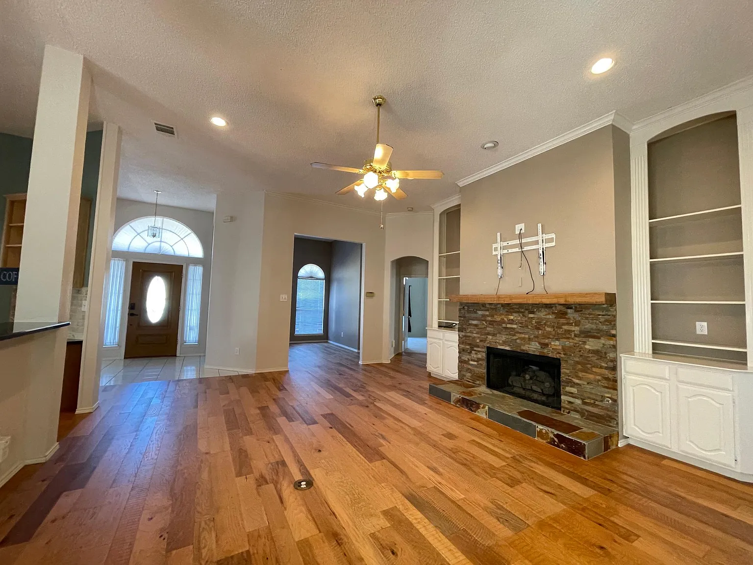 730 Cottonwood Bend Dr — Photo 3