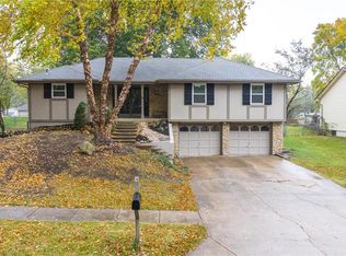 521 S Valley Rd, Olathe, KS 66061