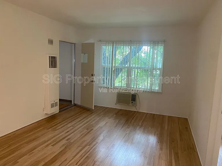 228 E Maple St #D — Photo 10