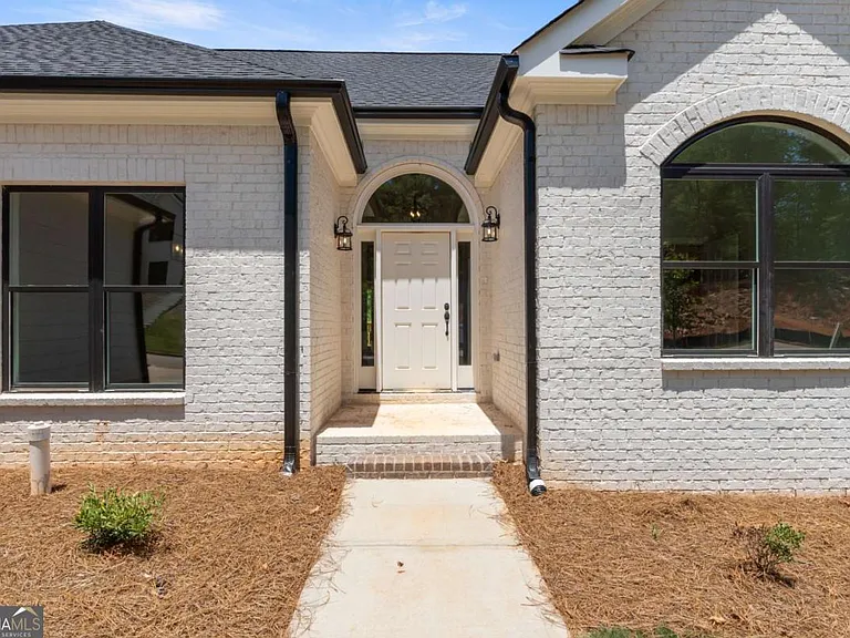 400 Ansley Dr — Photo 5