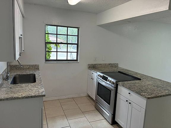 5th image of 733 Pineville Ln