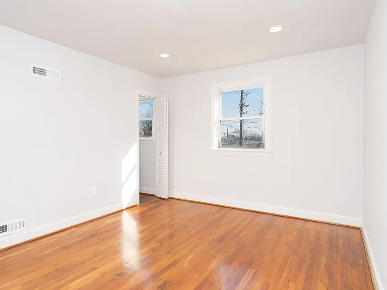 10026 Lorain Ave — Photo 29