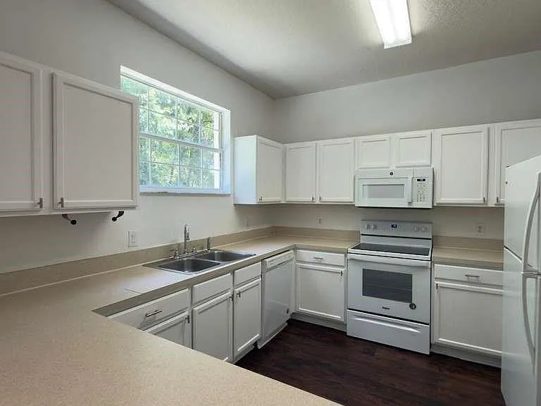4317 Paradise Cove Ct — Photo 10