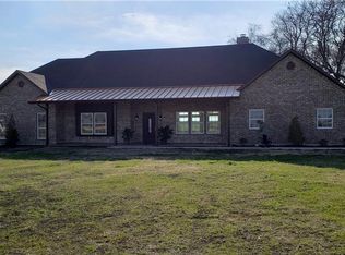 2800 Howard Rd, Waxahachie, TX 75165
