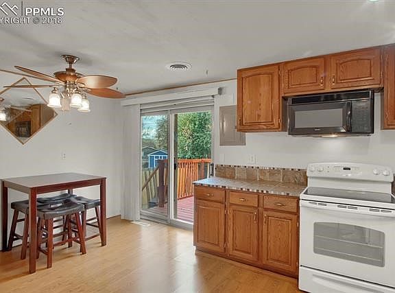 Spacious kitchen/dining area with walk out to upper level deck