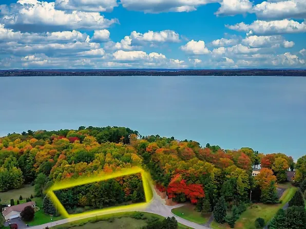 Bay Valley Dr, Williamsburg, MI 49690