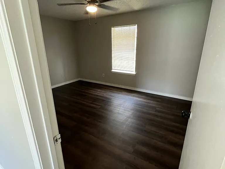 1048 Oregon Ave #B — Photo 5