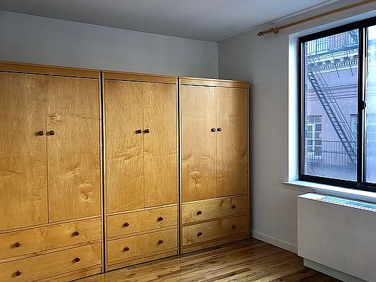 5th image of 179 Grand St APT 6C