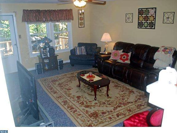2nd image of 818 Sabina Cir